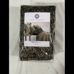 NIB Hotel Collection Linear Chevron Quilted (1) Standard Pillow Sham Black